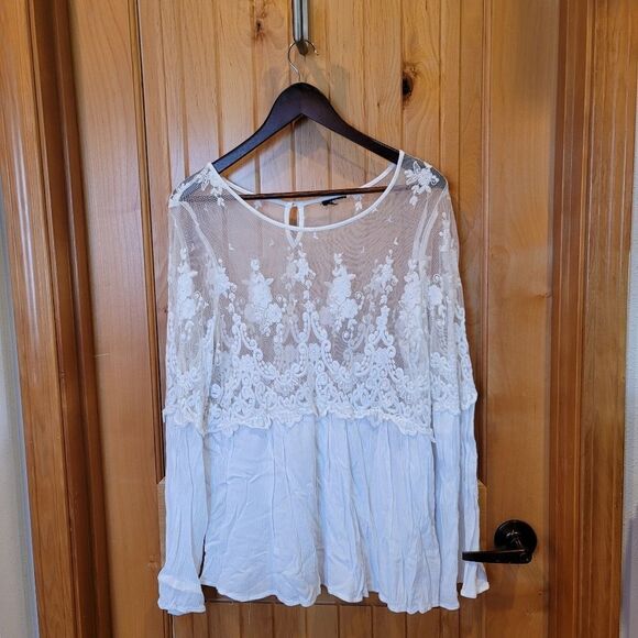 Pretty white blouse  - Picture 1 of 1